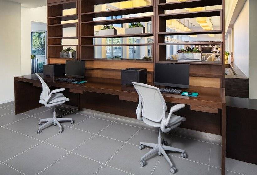 فندق Element Miami International Airport