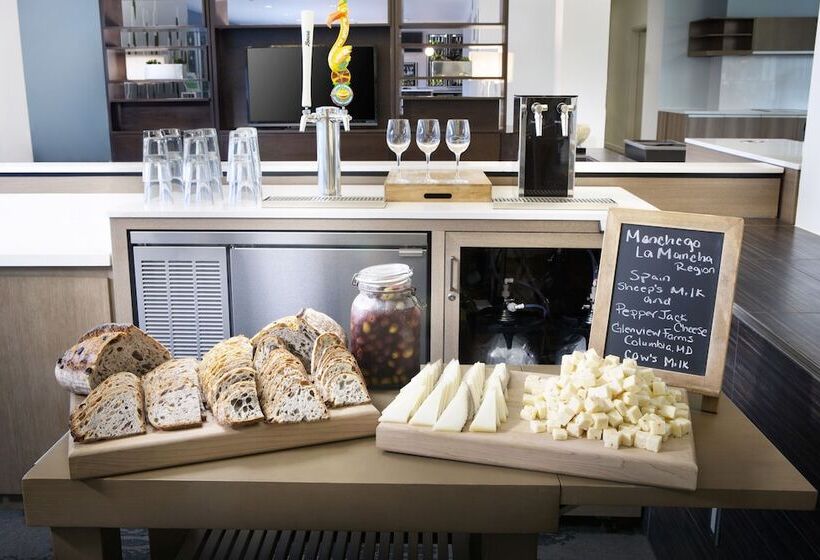 فندق Element Miami International Airport