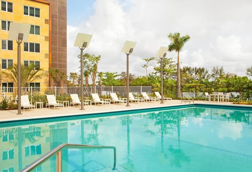 فندق Element Miami International Airport