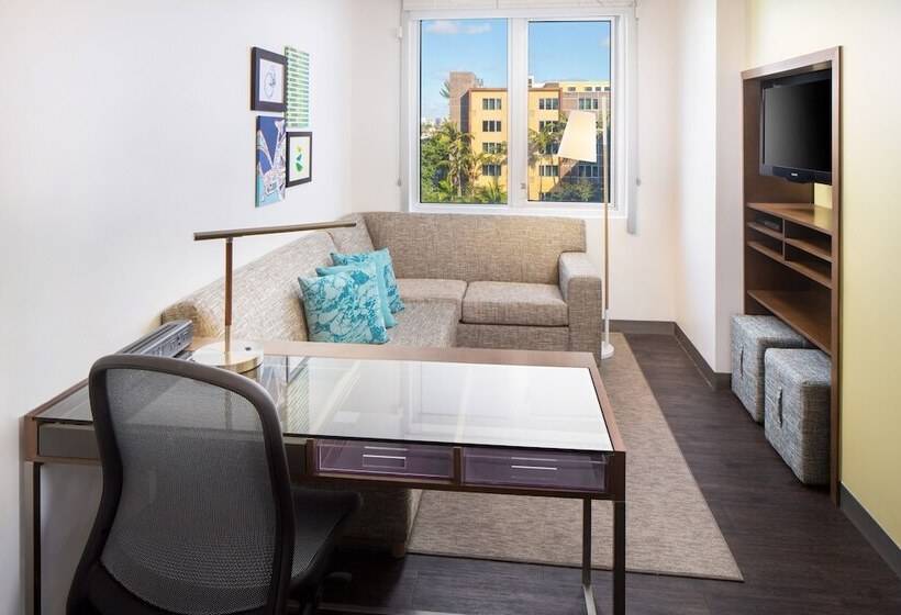 فندق Element Miami International Airport