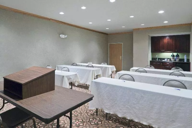 ホテル Holiday Inn Express Greensburg, An Ihg