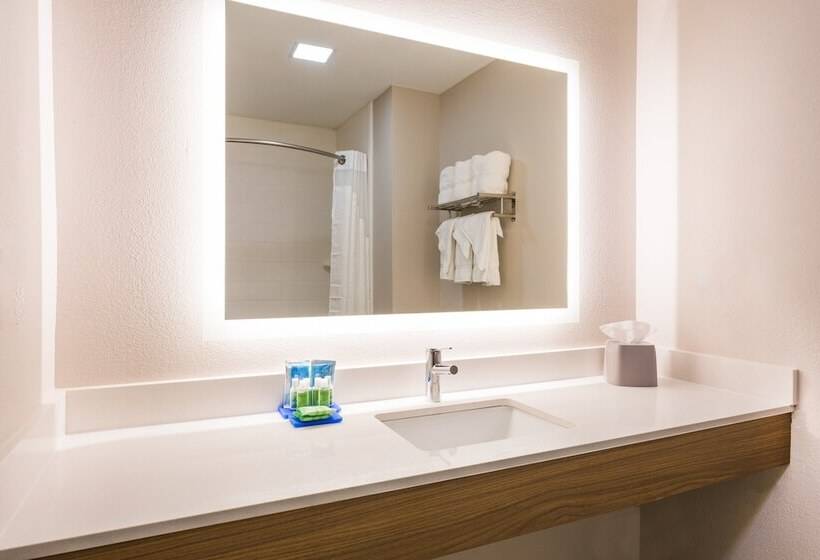 Отель Holiday Inn Express   Plymouth, An Ihg