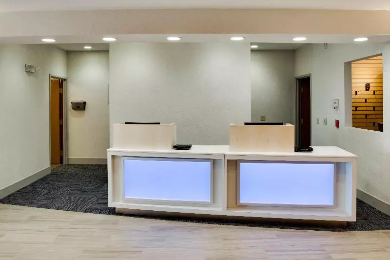 Отель Holiday Inn Express & Suites Jacksonville, An Ihg
