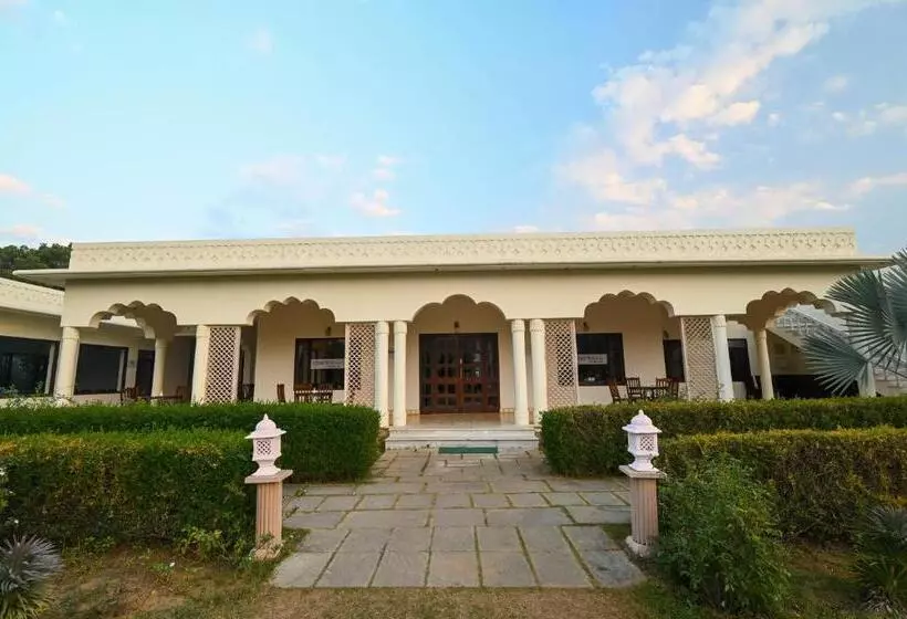 リゾートホテル Clarksinn Suites Ranthambhore