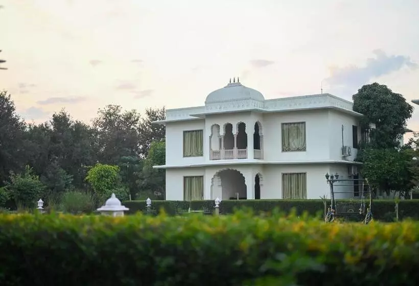 リゾートホテル Clarksinn Suites Ranthambhore