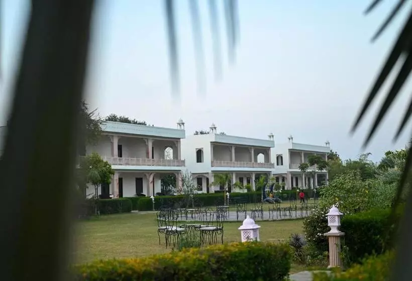 リゾートホテル Clarksinn Suites Ranthambhore