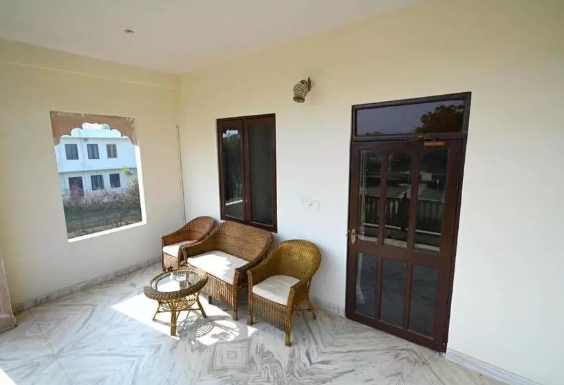 リゾートホテル Clarksinn Suites Ranthambhore