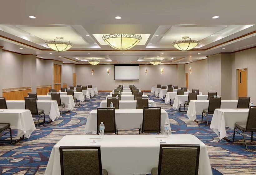 فندق Doubletree By Hilton Richmond Airport