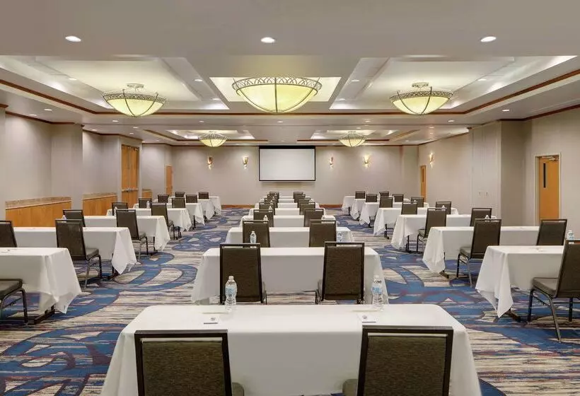 Hotelli Doubletree By Hilton Richmond Airport