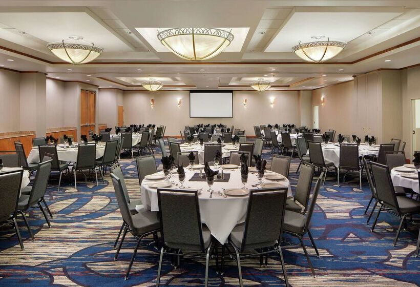 فندق Doubletree By Hilton Richmond Airport