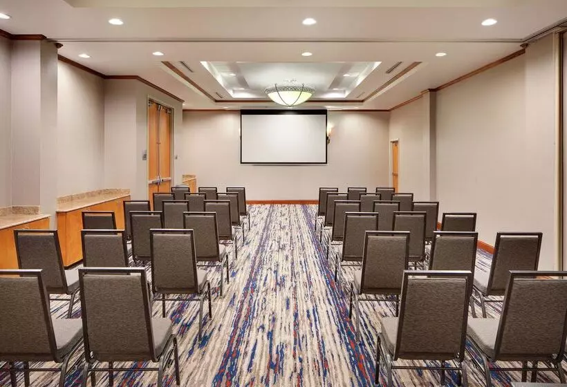 Hotelli Doubletree By Hilton Richmond Airport