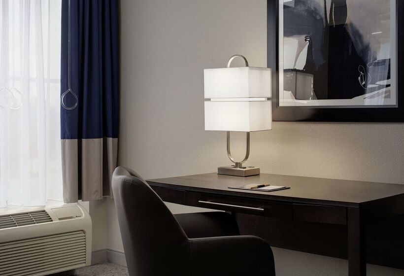 فندق Doubletree By Hilton Richmond Airport