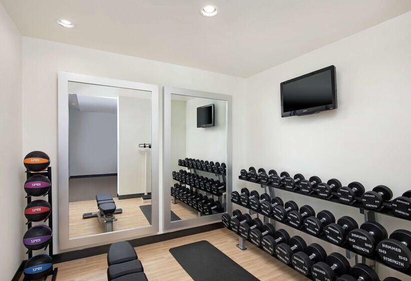 فندق Doubletree By Hilton Richmond Airport