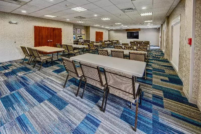 Отель Holiday Inn Express & Suites Cookeville, An Ihg
