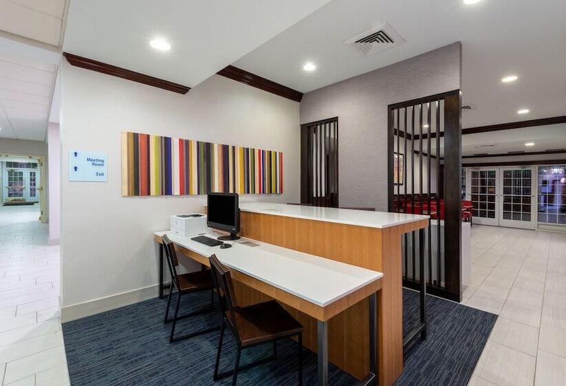 호텔 Holiday Inn Express State College At Williamsburg Square, An Ihg