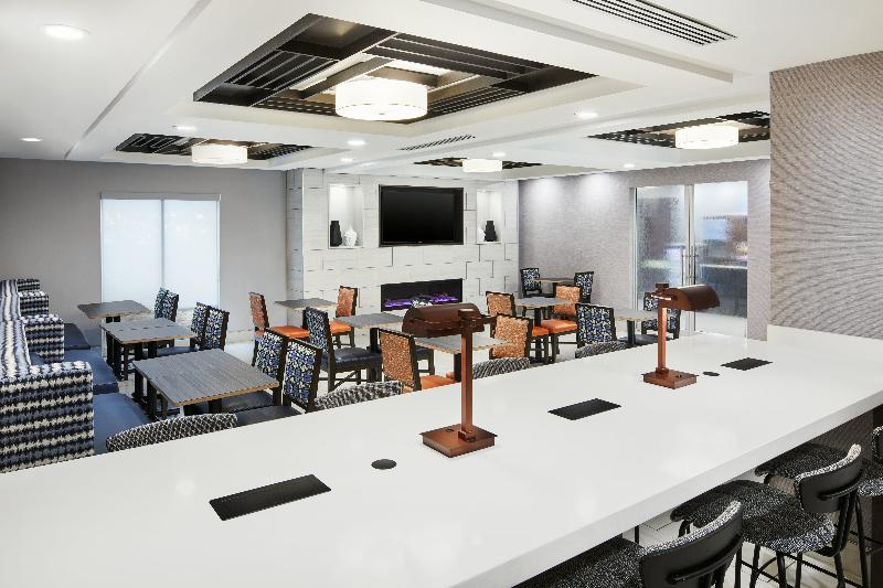 ホテル Holiday Inn Express & Suites I 26 & Us 29 At Westgate Mall, An Ihg