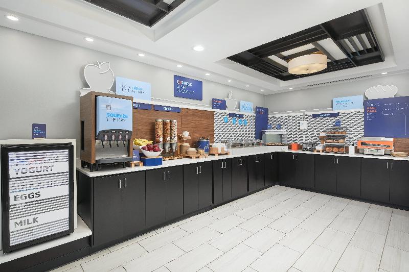 ホテル Holiday Inn Express & Suites I 26 & Us 29 At Westgate Mall, An Ihg