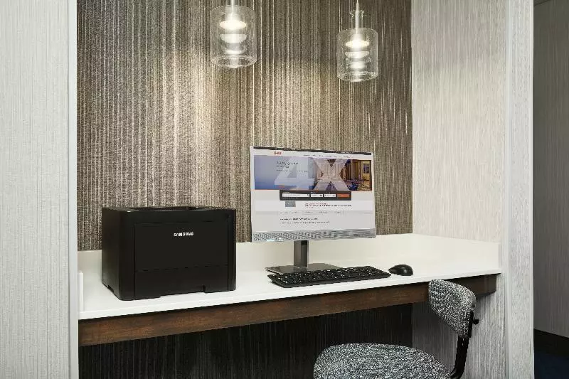 Отель Holiday Inn Express & Suites I 26 & Us 29 At Westgate Mall, An Ihg