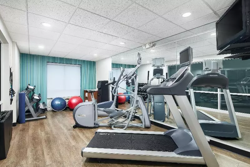 Отель Holiday Inn Express & Suites I 26 & Us 29 At Westgate Mall, An Ihg