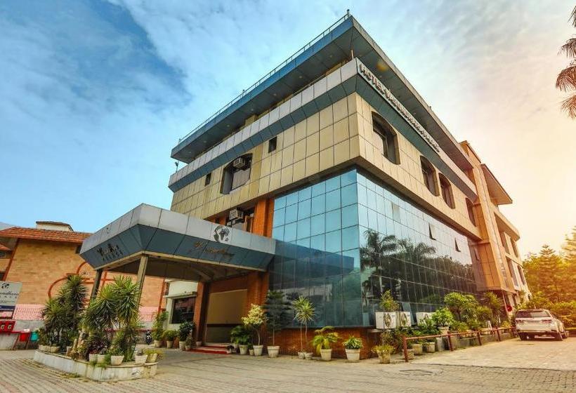 Hotel Vasundhara Palace