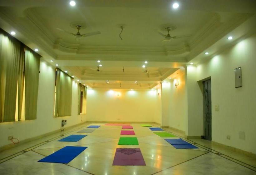 Hotel Vasundhara Palace