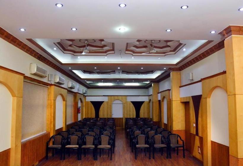 Hotel Vasundhara Palace