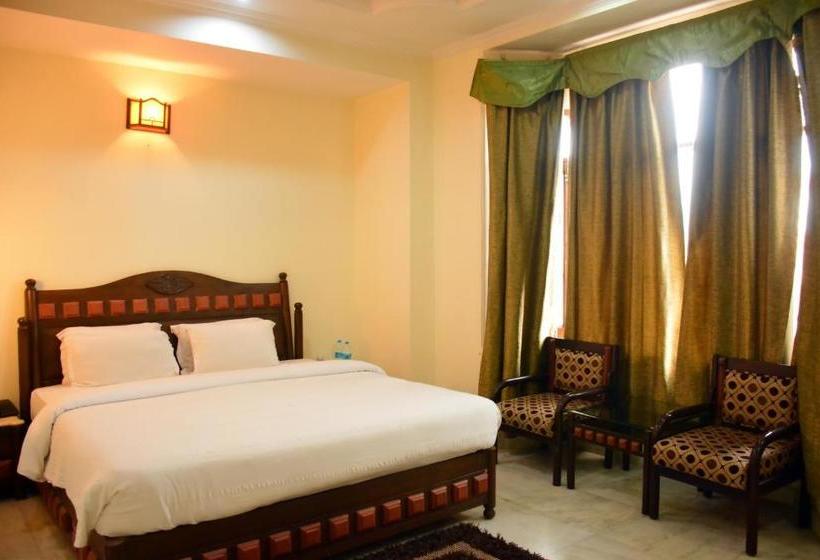 Hotel Vasundhara Palace