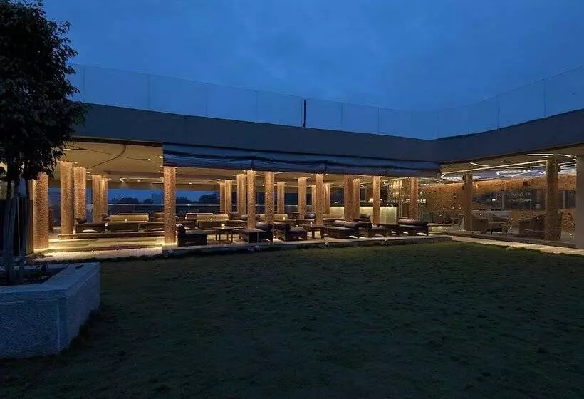 Hotel Vivanta Bengaluru, Whitefield