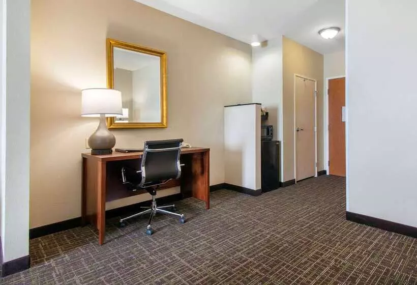 Отель Comfort Inn & Suites Norman Near University