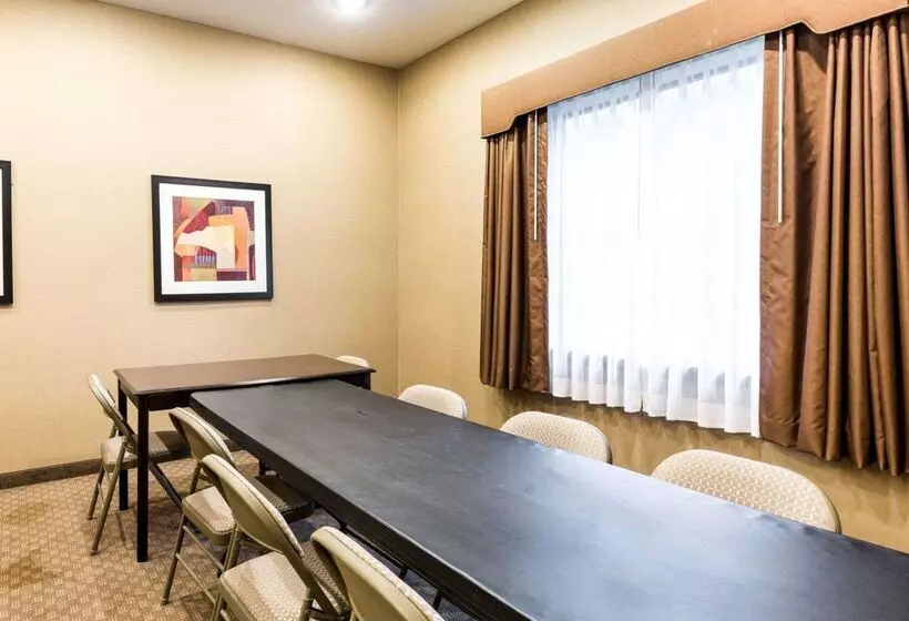 ホテル Comfort Inn And Suites Winnie