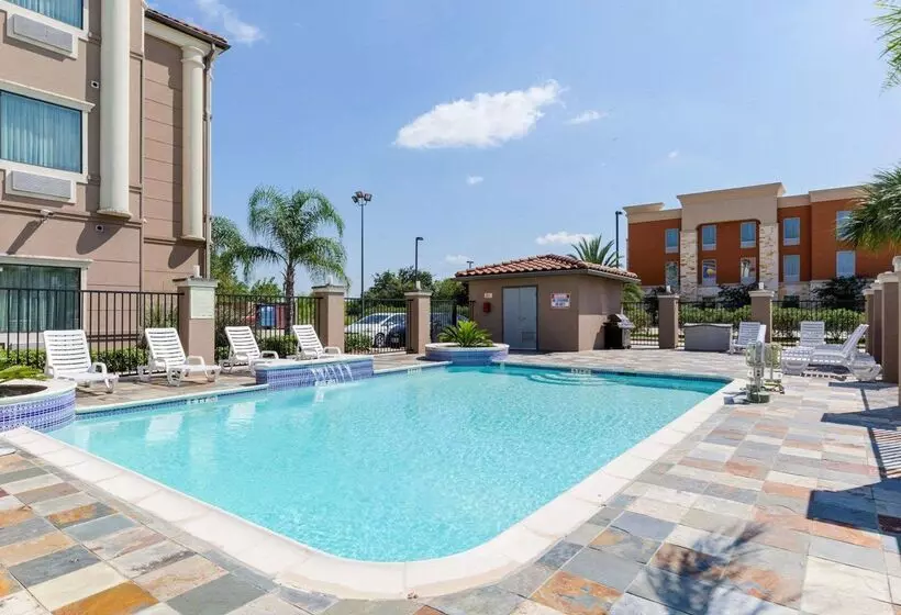 ホテル Comfort Inn And Suites Winnie