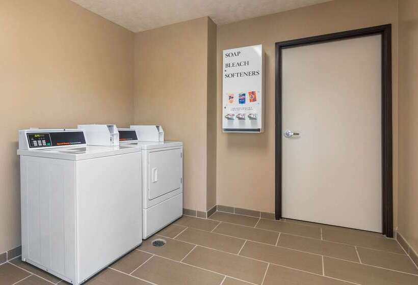 호텔 Comfort Suites Speedway  Kansas City