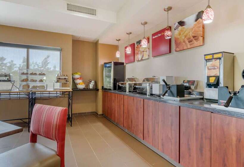 호텔 Comfort Suites Speedway  Kansas City