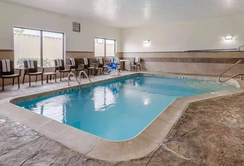 ホテル Comfort Suites Speedway  Kansas City