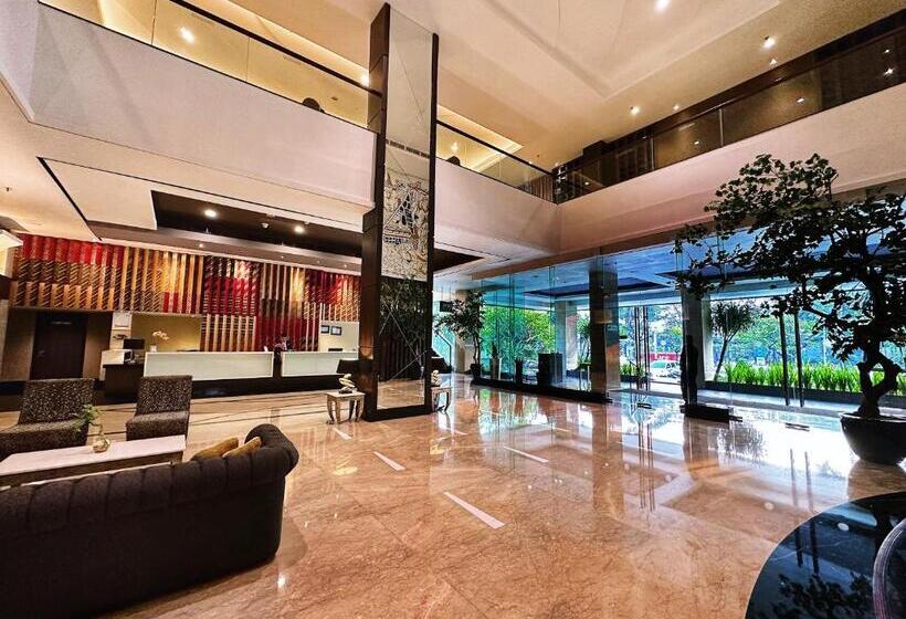 فندق Grand Zuri Cikarang Jababeka