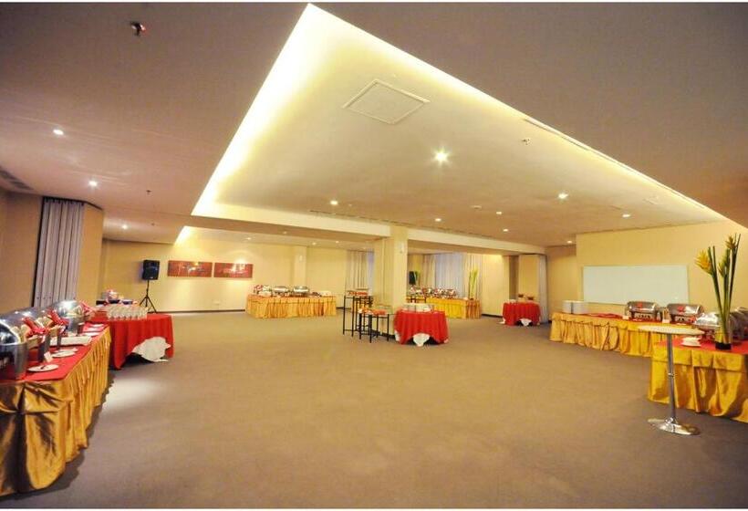 فندق Grand Zuri Cikarang Jababeka