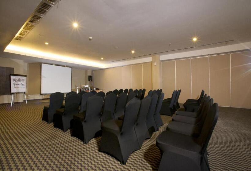 فندق Grand Zuri Cikarang Jababeka