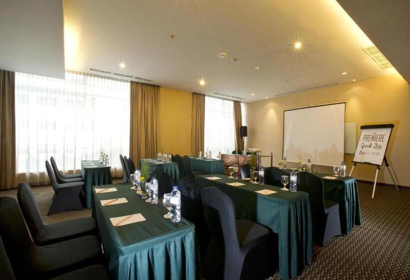 فندق Grand Zuri Cikarang Jababeka