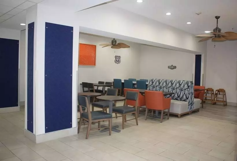 Holiday Inn Express Hotel & Suites Shamrock North By Ihg