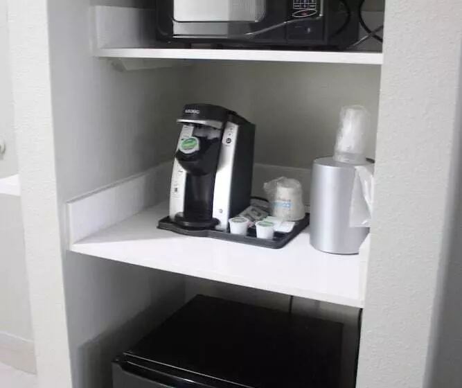 Holiday Inn Express Hotel & Suites Shamrock North By Ihg