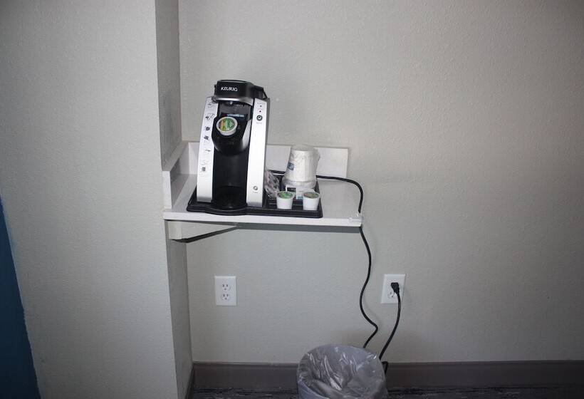 Holiday Inn Express Hotel & Suites Shamrock North By Ihg