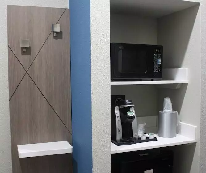 Holiday Inn Express Hotel & Suites Shamrock North By Ihg