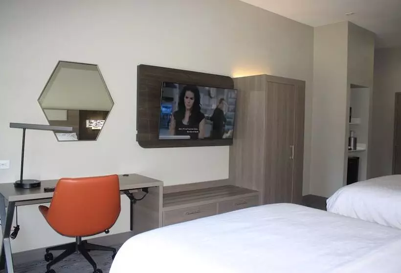 Holiday Inn Express Hotel & Suites Shamrock North By Ihg