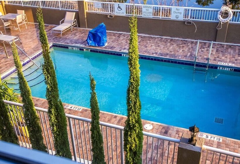 호텔 Holiday Inn Express Daytona Beach   Speedway, An Ihg