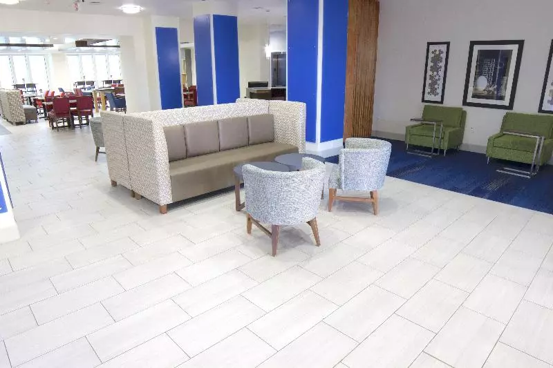 Отель Holiday Inn Express Seguin, An Ihg