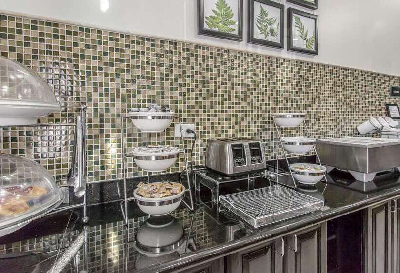 Отель Sleep Inn & Suites West Medical Center