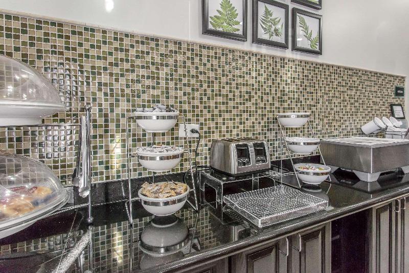 Отель Sleep Inn & Suites West Medical Center