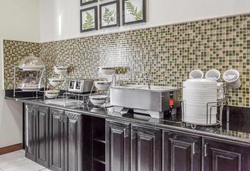 Отель Sleep Inn & Suites West Medical Center