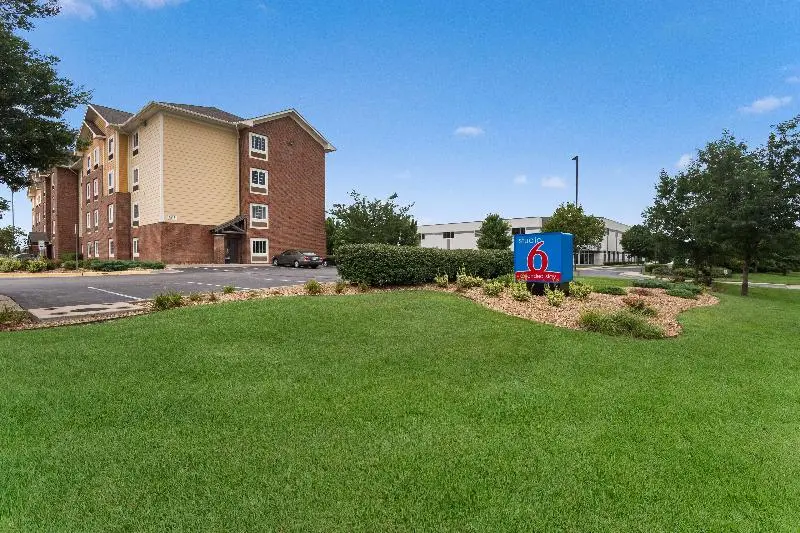 ホテル Studio 6 Lenexa  Overland Park