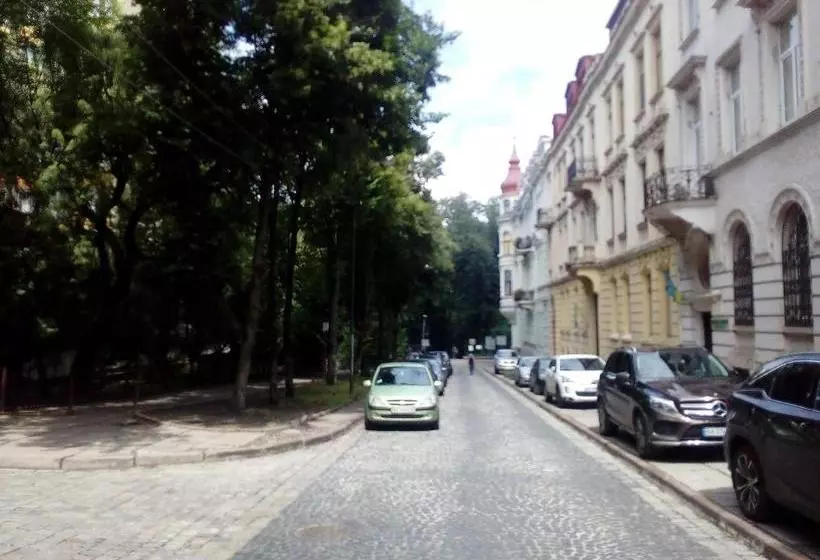 هتل The Georgehouse Hostel